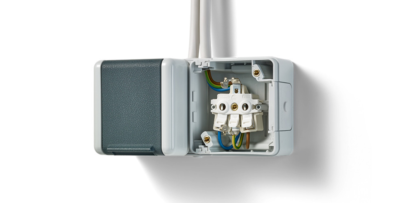 Doppelsteckdose mit Trennsteg bei Relais Elektrohandwerk GmbH in Elstra OT Rauschwitz